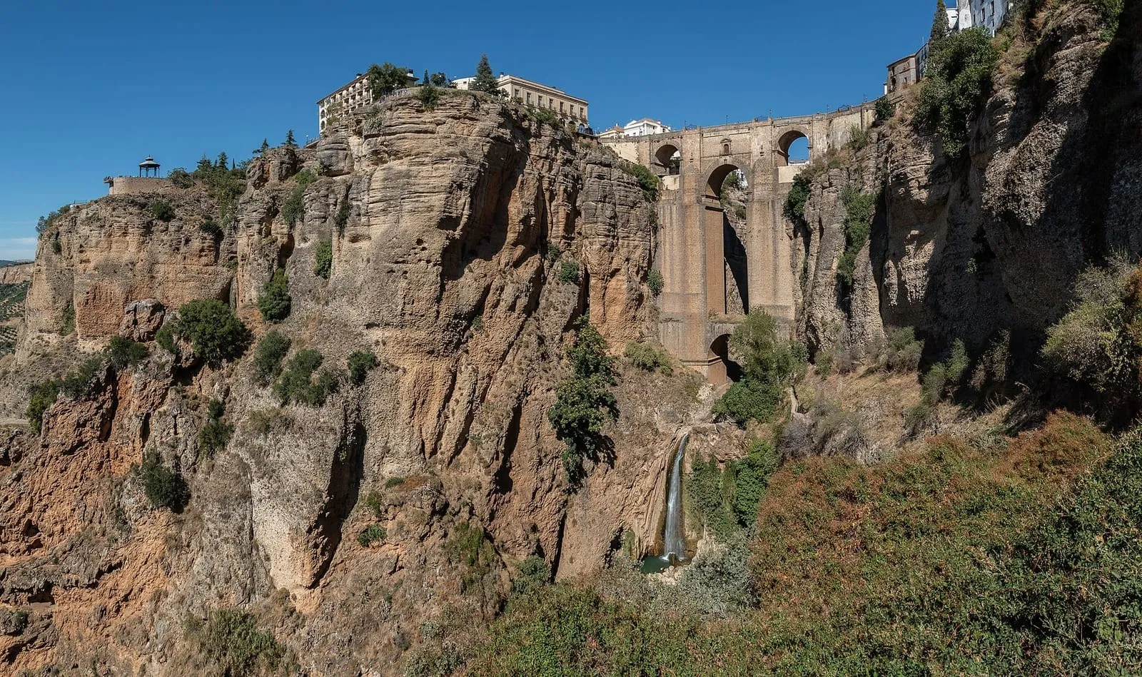 El Tajo de Ronda con el Puente Nuevo sobre la garganta